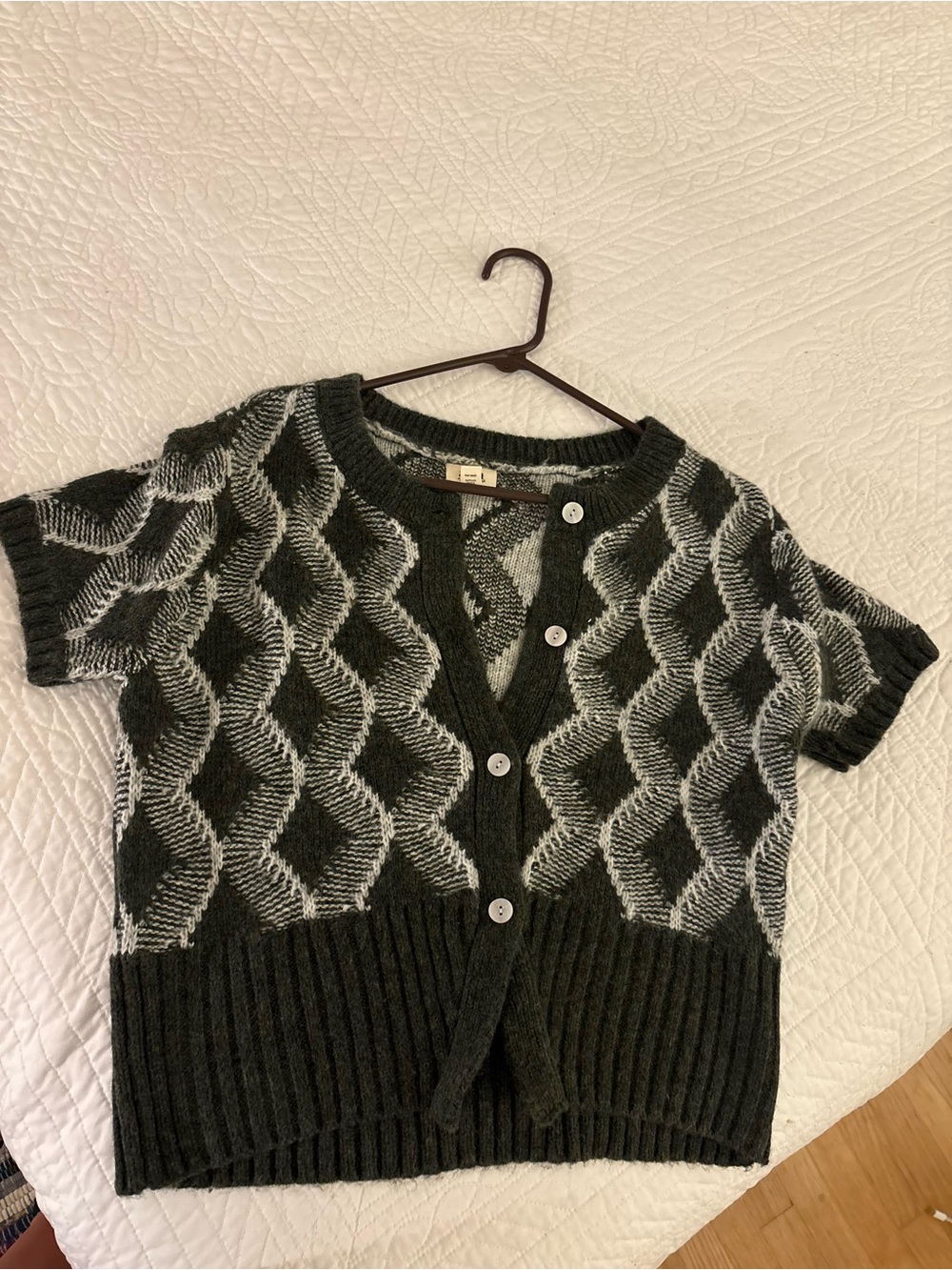 Short-Sleeve Knit Cardigan Top a. n. a. - Dark Green & Cream